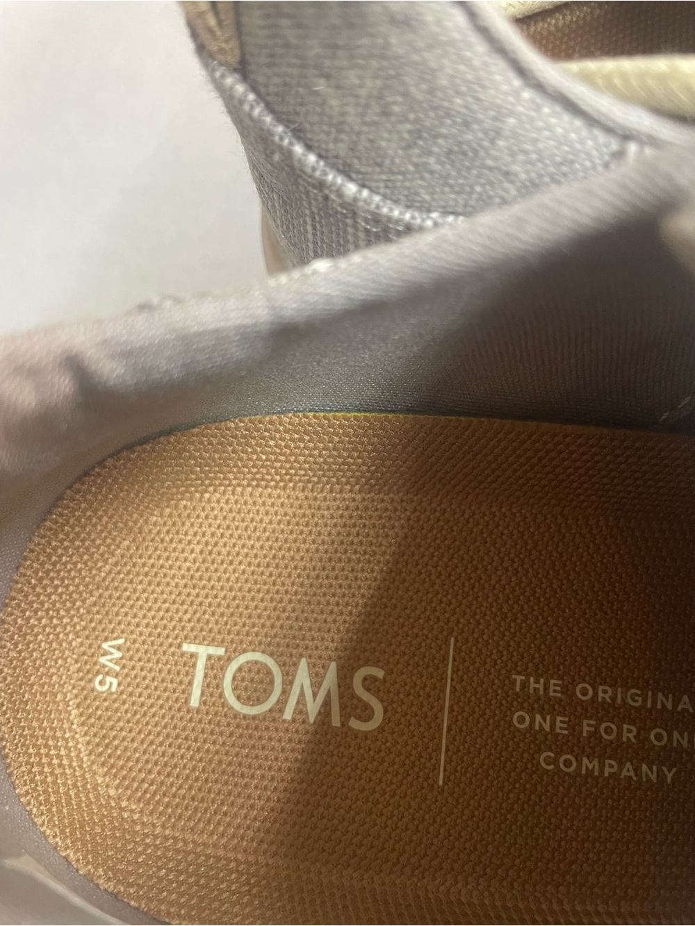 Casual ladies Tom’s shoes new in box Light Gray Canvas Sneakers - Picture 3 of 6